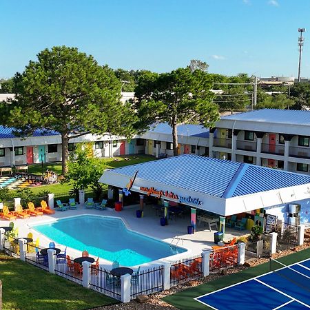 Hotel Mccoy - Art, Libations, Pool Society College Station Extérieur photo