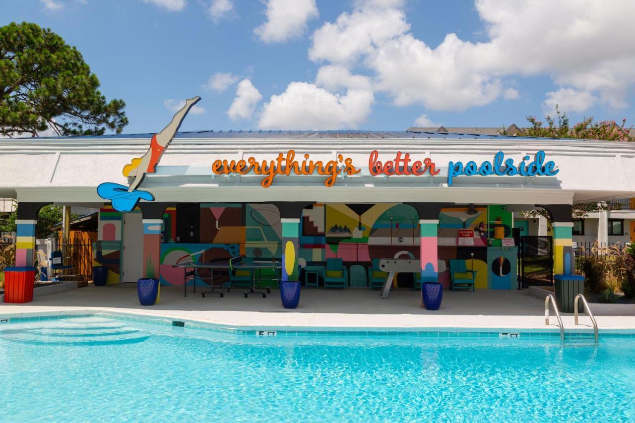 Hotel Mccoy - Art, Libations, Pool Society College Station Extérieur photo