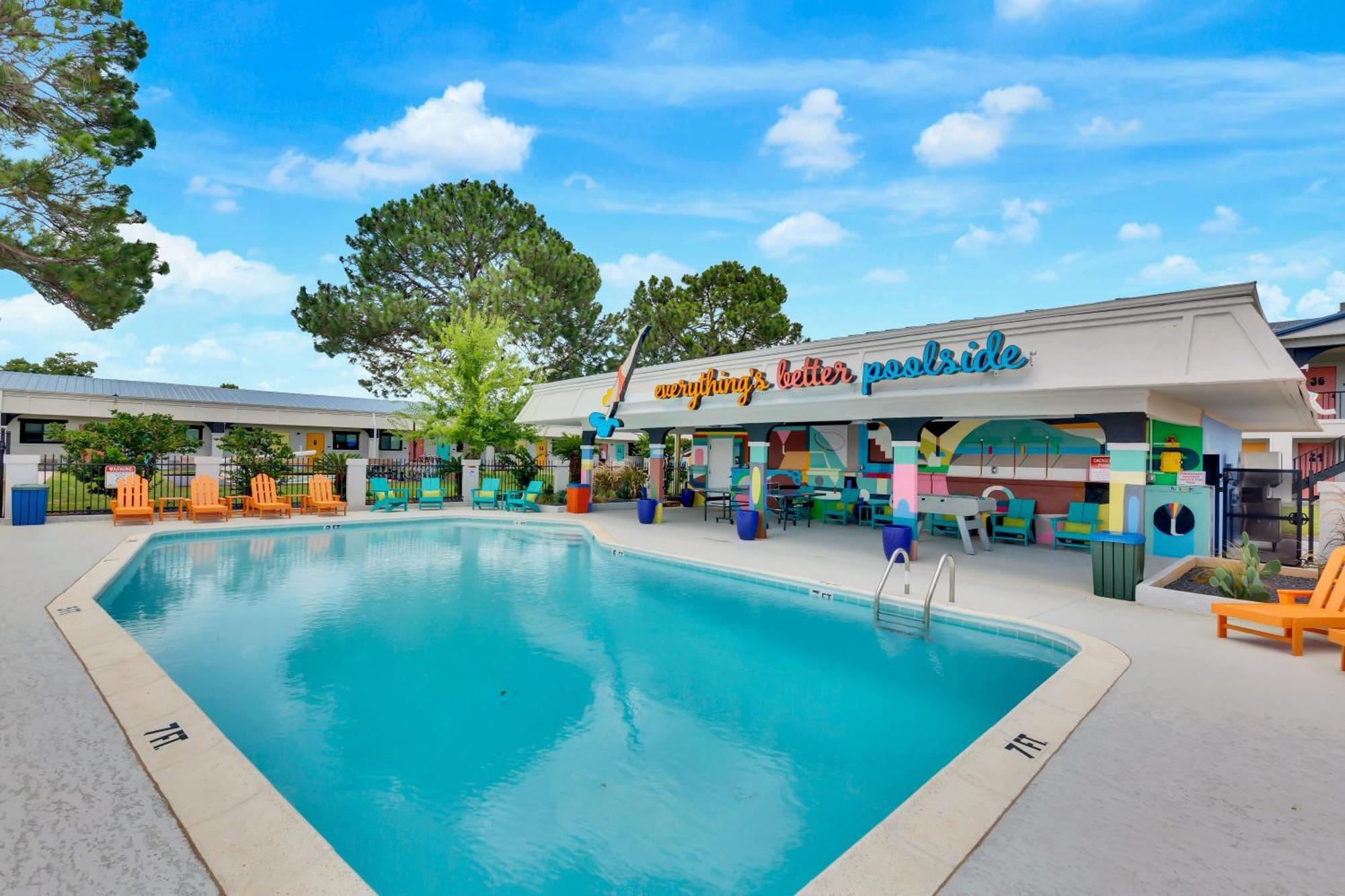 Hotel Mccoy - Art, Libations, Pool Society College Station Extérieur photo