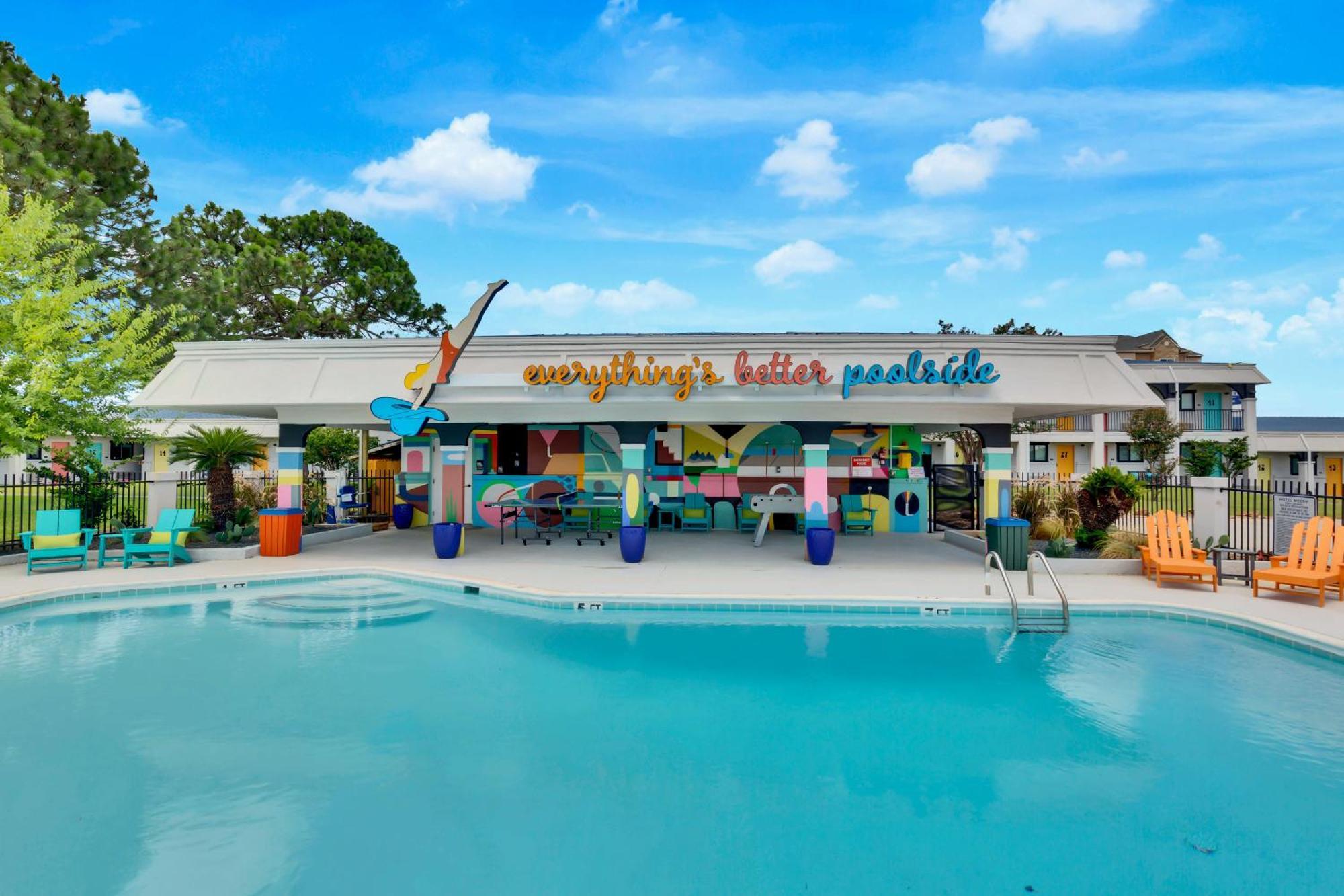 Hotel Mccoy - Art, Libations, Pool Society College Station Extérieur photo