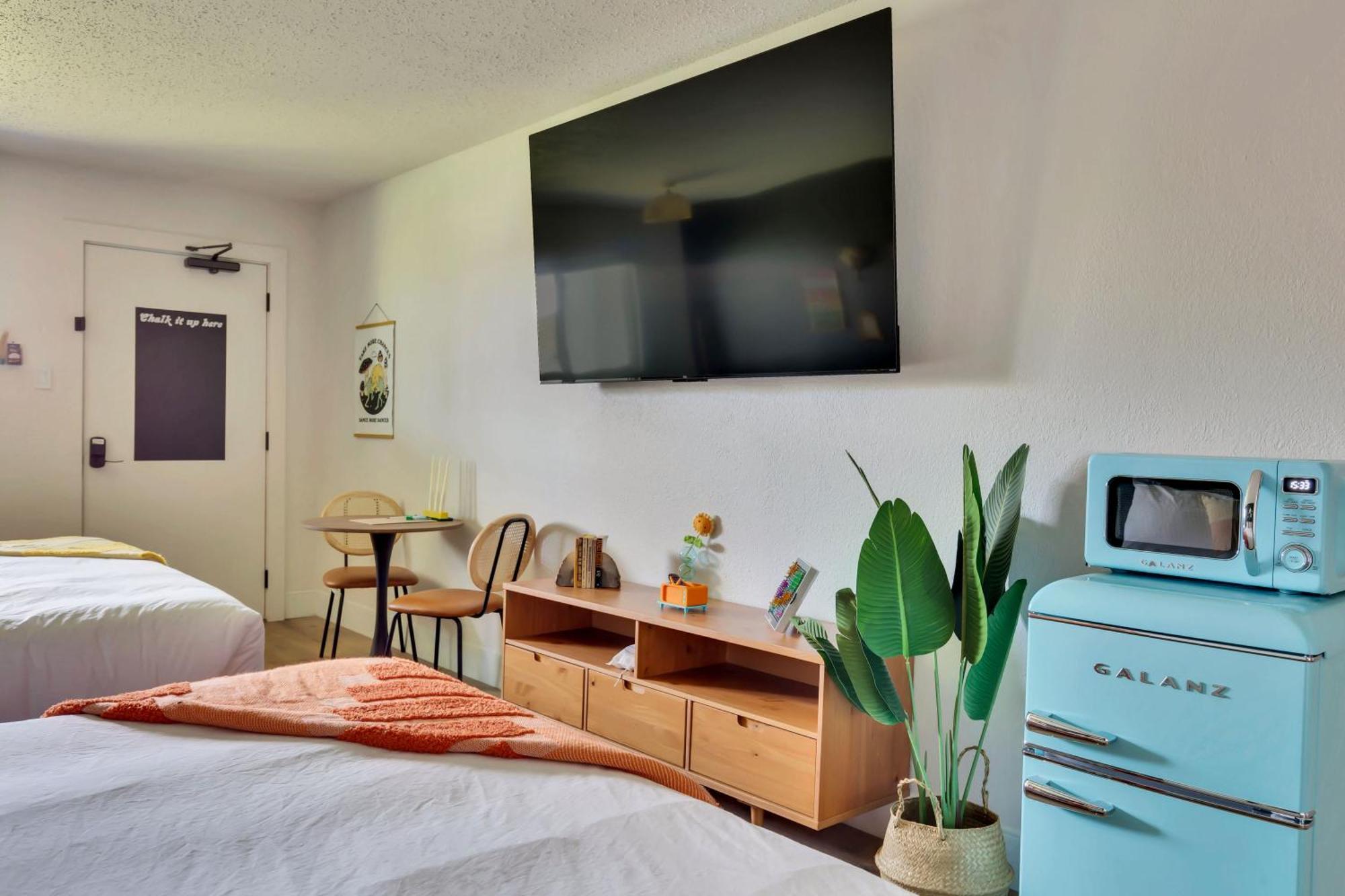 Hotel Mccoy - Art, Libations, Pool Society College Station Extérieur photo
